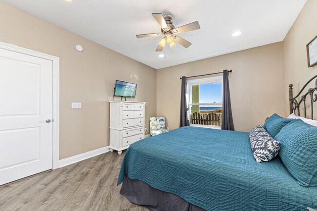 Building Photo - 243 Dune Dr