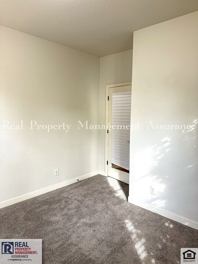 Building Photo - 13933 SW Walnut Creek Way