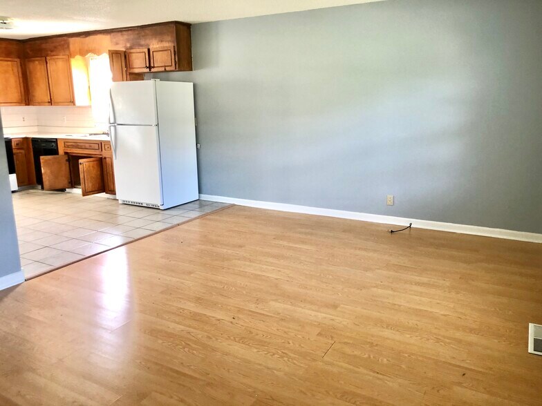 Living room - 108 Hunter Dr