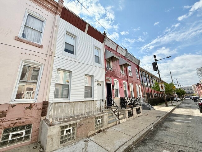 Building Photo - 1945 N Stanley St