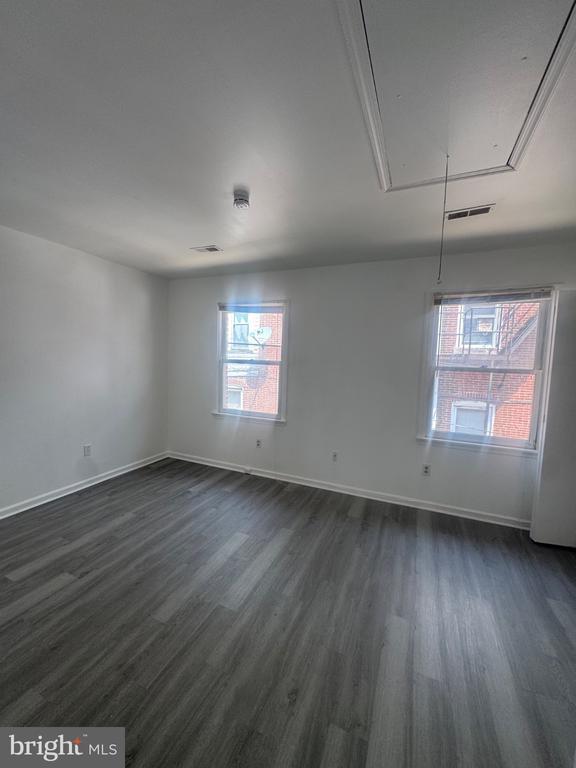 Building Photo - 1107 Van Buren Way