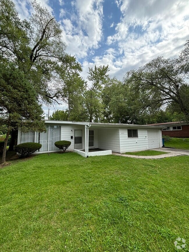 Building Photo - Lovely 3-Bedroom Home with Natural Light a...