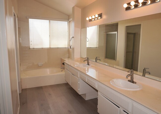 Building Photo - 23848 Bouquet Canyon Pl