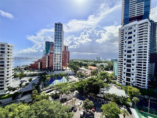 Building Photo - 1450 Brickell Bay Dr