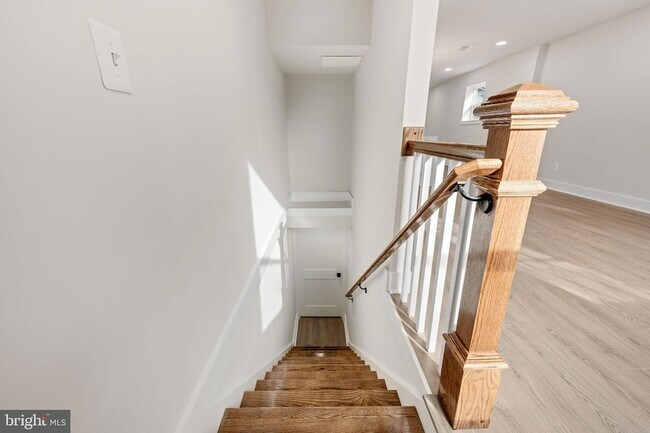 Building Photo - 113 Clifford Ave