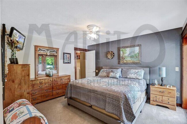 Building Photo - **COMING SOON** Spacious South Hill Rancher