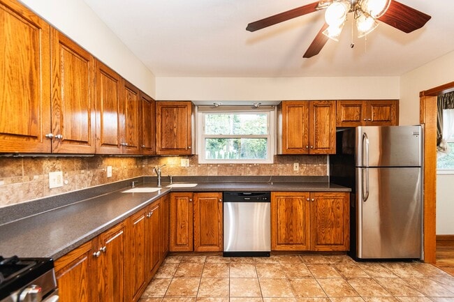 Building Photo - Spacious 4-Bed, 2.5-Bath Split-Level Home