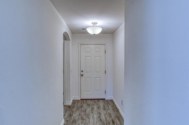 Building Photo - 15712 Bennett Dr