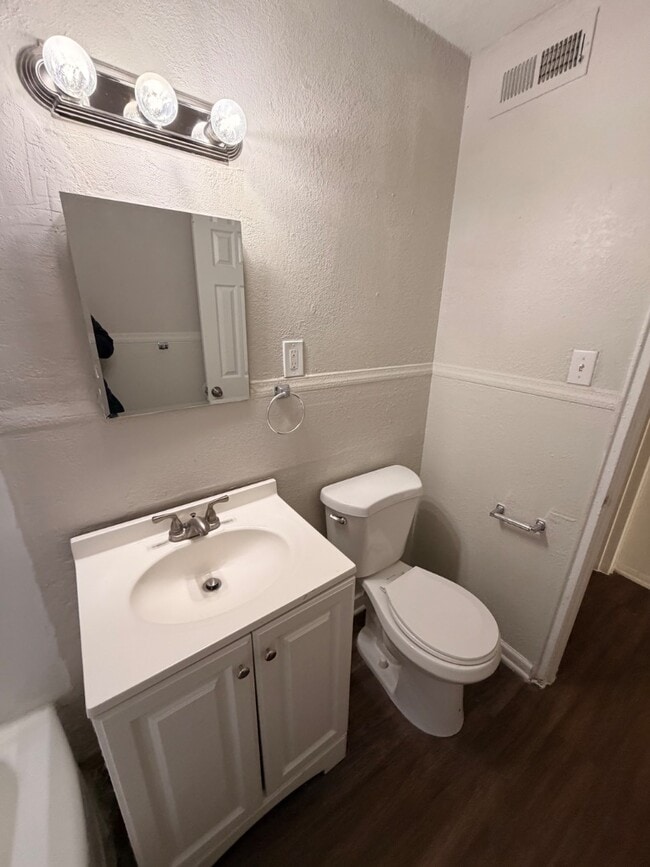 Building Photo - 1613 Washington Blvd