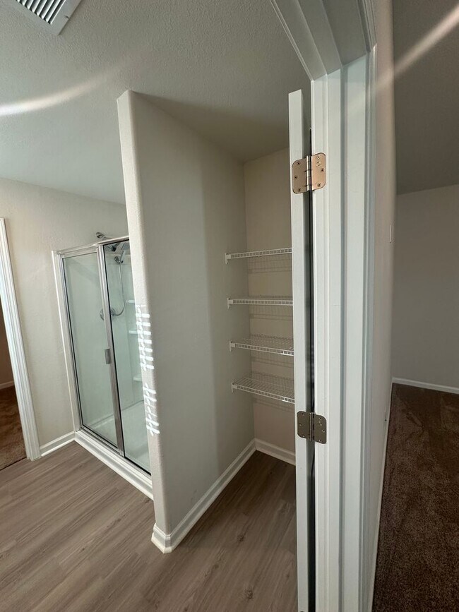 Building Photo - Wonderful Three Bedroom (Originally 4 Bedrooms That Has Been Converted to a HUGE Third Bedroom) T...