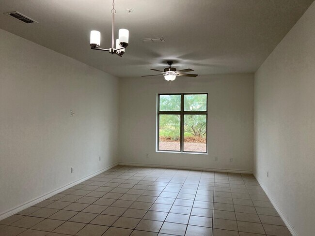 Building Photo - 1511 Don Camilo Blvd