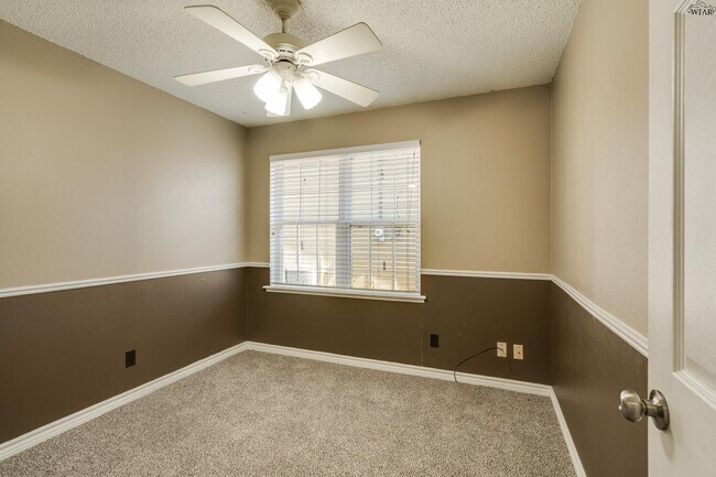 Building Photo - 5115 Kingston Dr