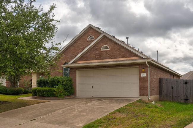 Building Photo - Cozy 3-Bedroom, 2-Bathroom Single Family H...