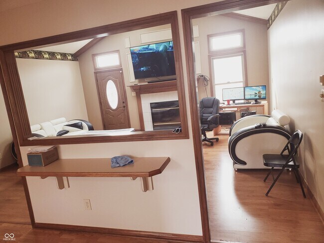 Building Photo - 5025 W Edwards Ave