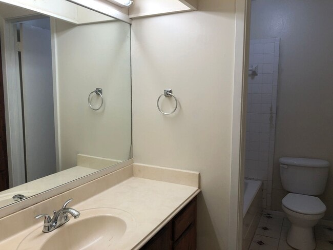 Building Photo - 11510 Walnut Ridge Dr