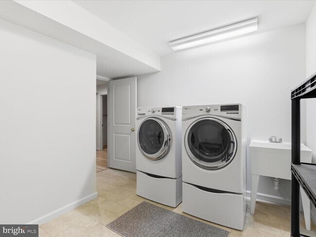 Building Photo - 7752 Grandwind Dr