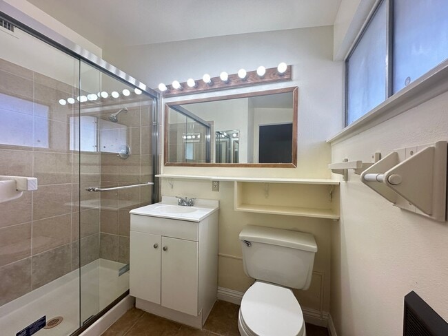 Building Photo - Washington & Jones