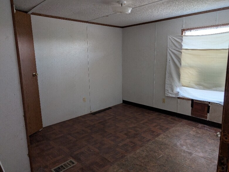 Building Photo - 215 Cora Ave