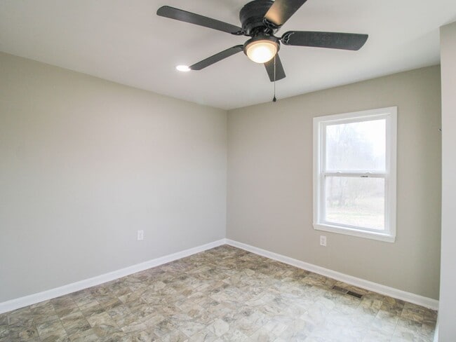 Building Photo - Rental with Country Setting!