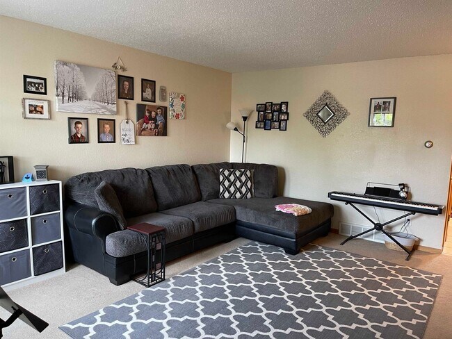 Building Photo - 1933 Northwestern Ave