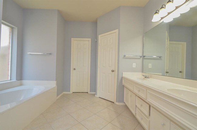 Building Photo - 21323 Grand Hollow Ln
