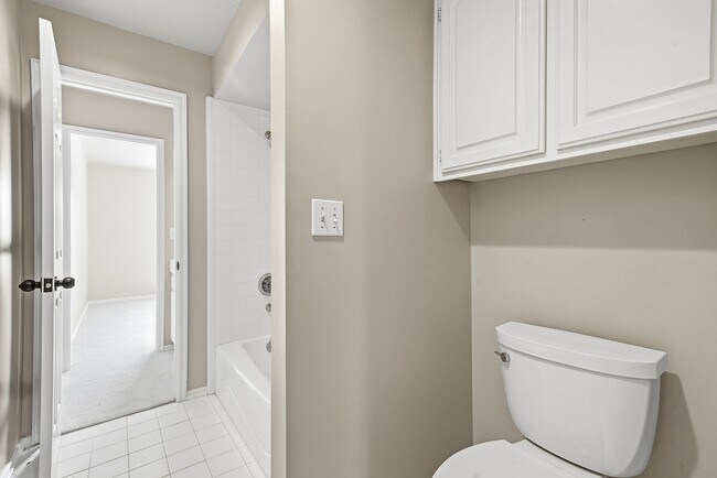 Building Photo - 408 W Fairway Ct