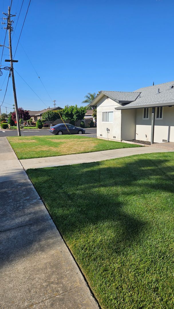 Building Photo - Large 3 bedroom 2 bath