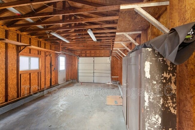 Building Photo - 1121 Eastwood Dr