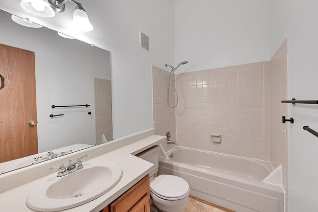 Building Photo - $2,130.95  - $500 OFF First Month's Rent - 3 Bedrooms, 2 Bathrooms Townhouse in Aurora with Washe...