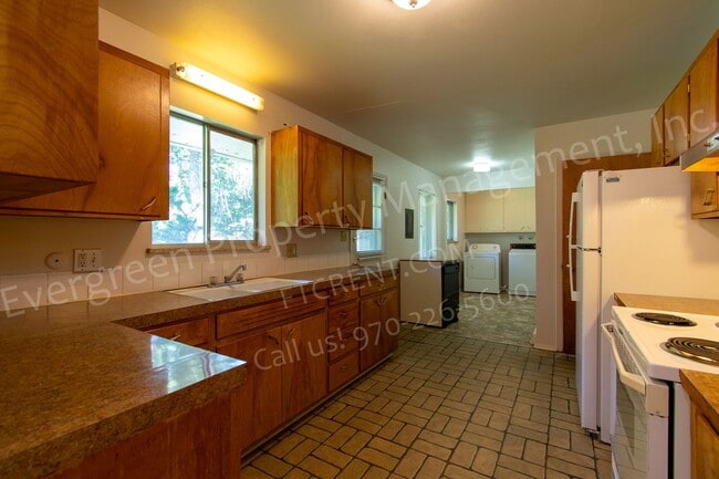 Building Photo - 1117 Fairview Dr