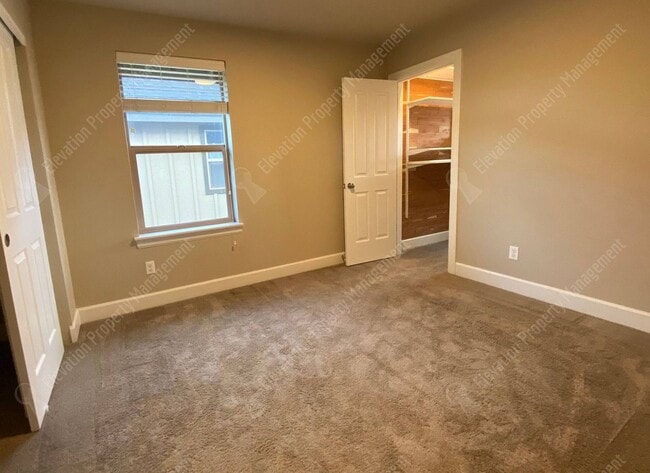 Building Photo - 3-BR Craftsman home in NE Bend- Boyd Acres