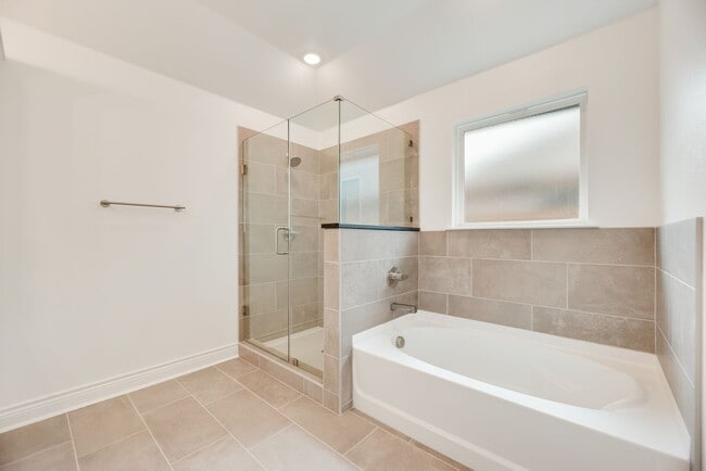 Building Photo - Contemporary Comfort Awaits in Greenville, TX