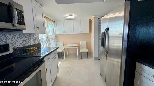 Building Photo - 1901 First St