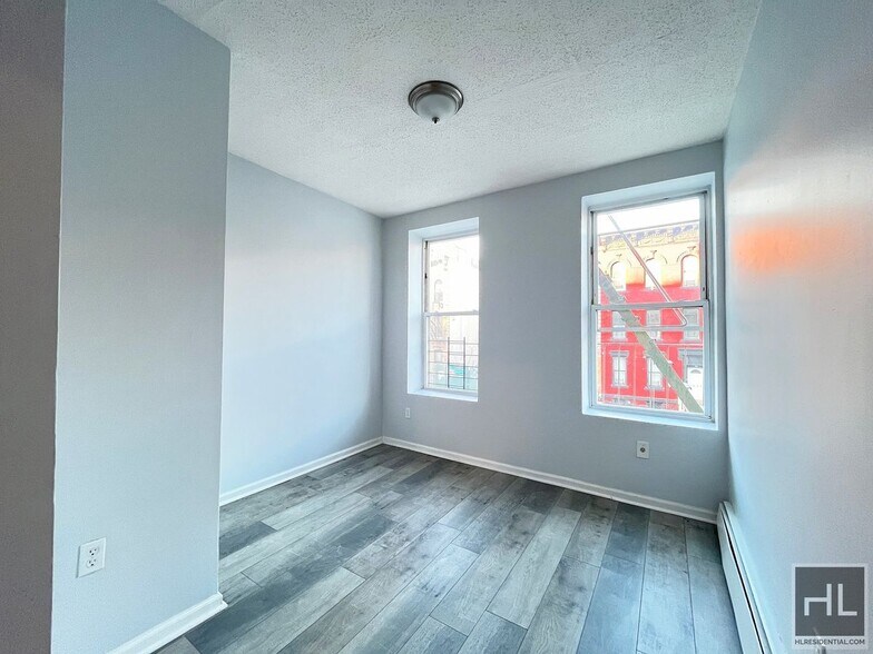 Building Photo - 1836 Park Pl