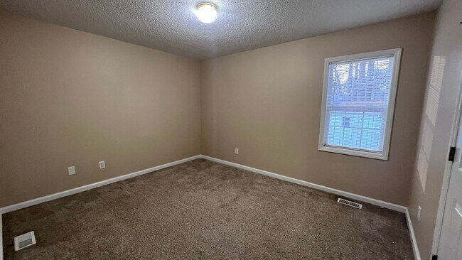 Building Photo - 212 Walnut Creek Dr