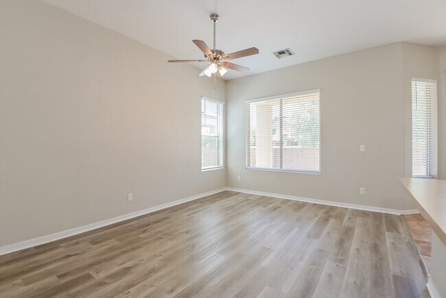 Building Photo - 122 E Camino Rancho Cielo