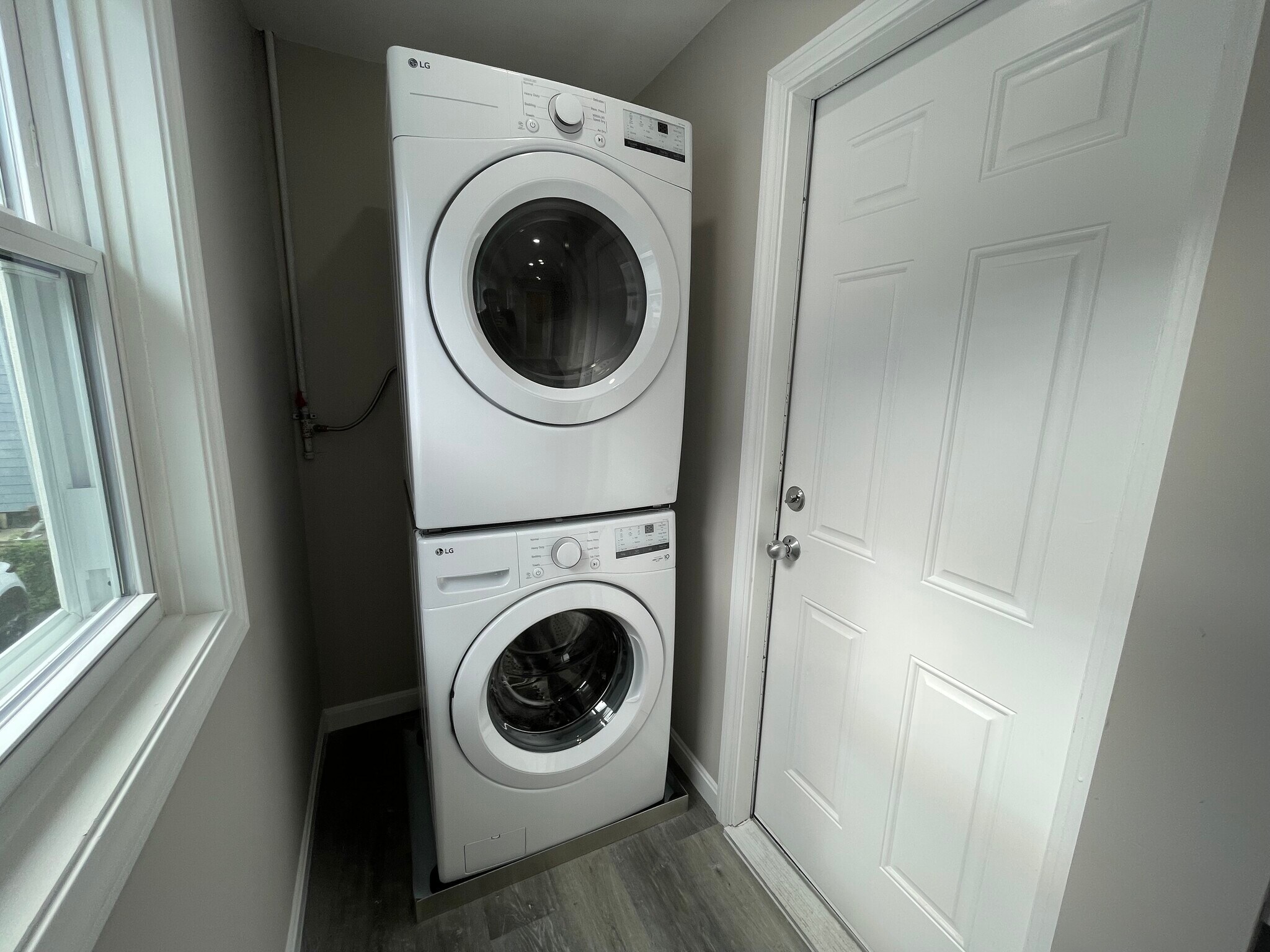 Building Photo - 16 Long Ave