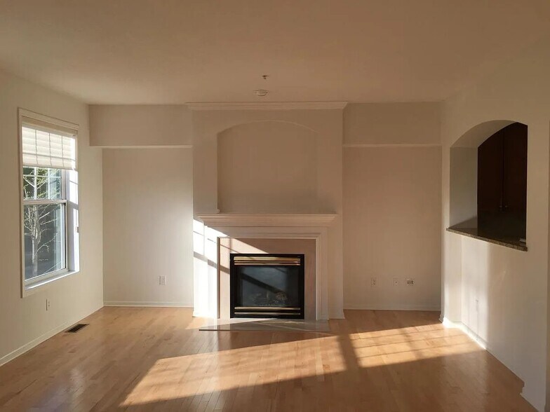 Building Photo - 8279 Labont Way