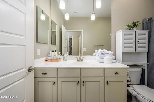 Building Photo - 6608 W Saguaro Park Ln