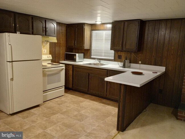 Building Photo - 131 Outer Dr