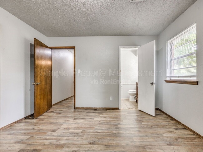 Building Photo - 1706 High Meadows Dr