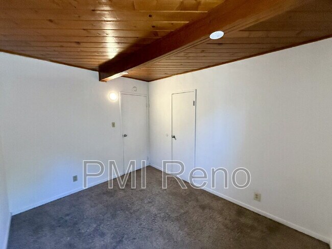 Building Photo - 335 Denslowe Dr