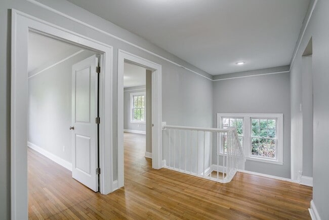 Building Photo - 2056 Summit Ave