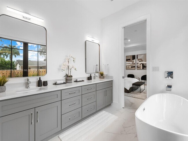 Building Photo - 1484 SW 32nd St