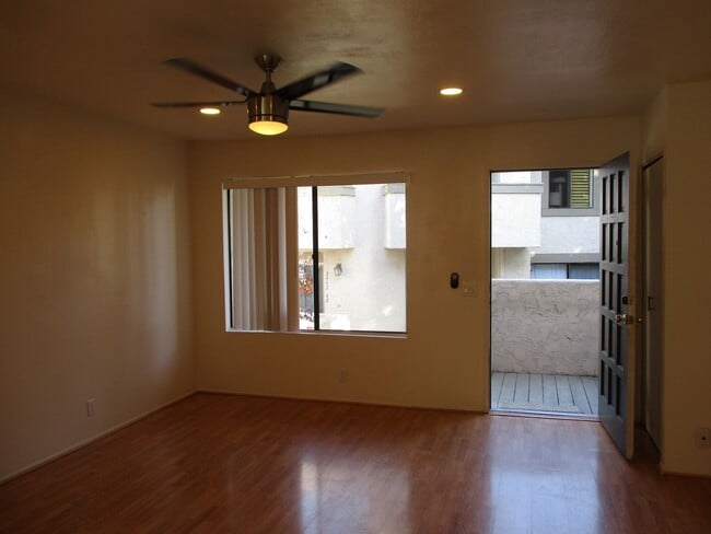 Building Photo - Woodlands in La Jolla  2 bedroom 1 bath to...