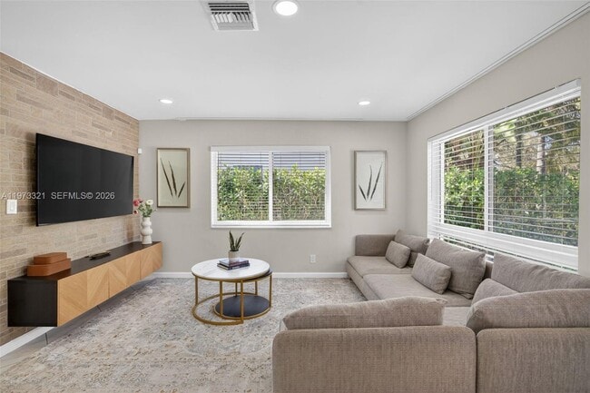 Building Photo - 252 SW 23rd St