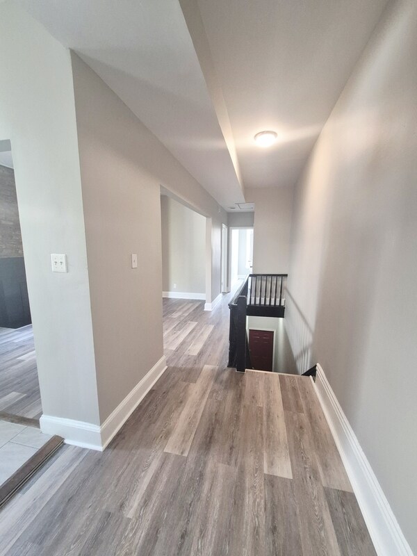 Building Photo - 709 1/2 West Clay Street - B