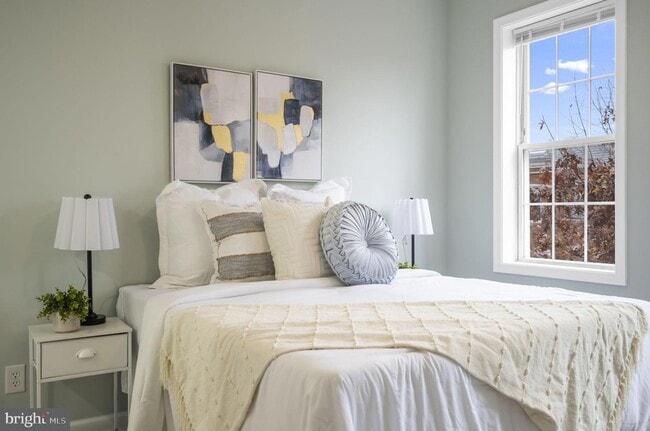 Building Photo - 328 S Macon St.