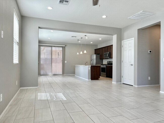 Building Photo - 152 N 56th Pl