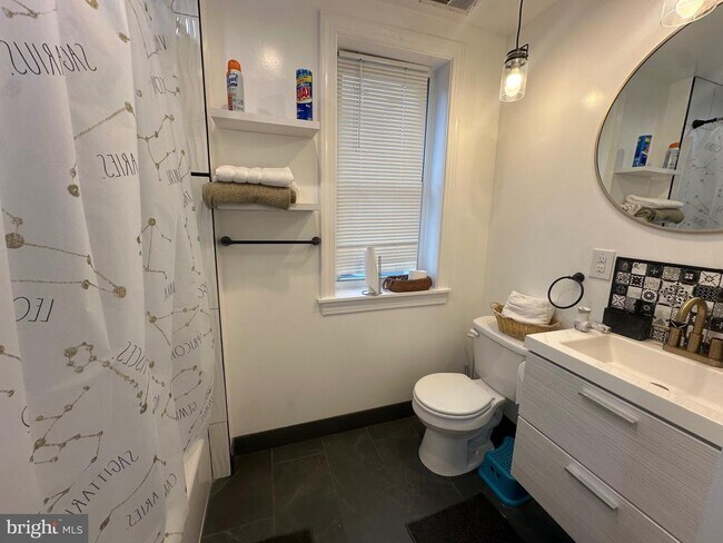 Building Photo - 2512 Nicholas St
